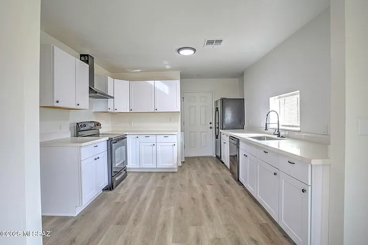 1033 S Fremont Ave — Photo 11