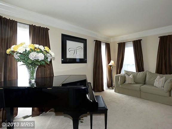 4th image of 11532 Jamestown Ct