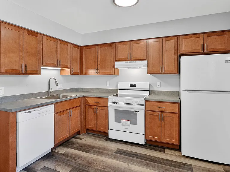 Waters Edge Apartments — Photo 26