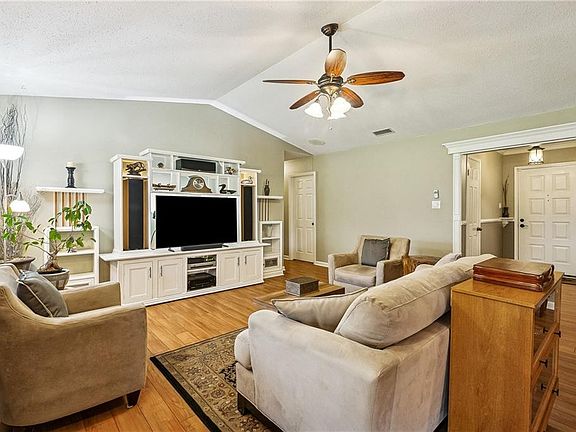 4th image of 2148 Pinehurst Dr