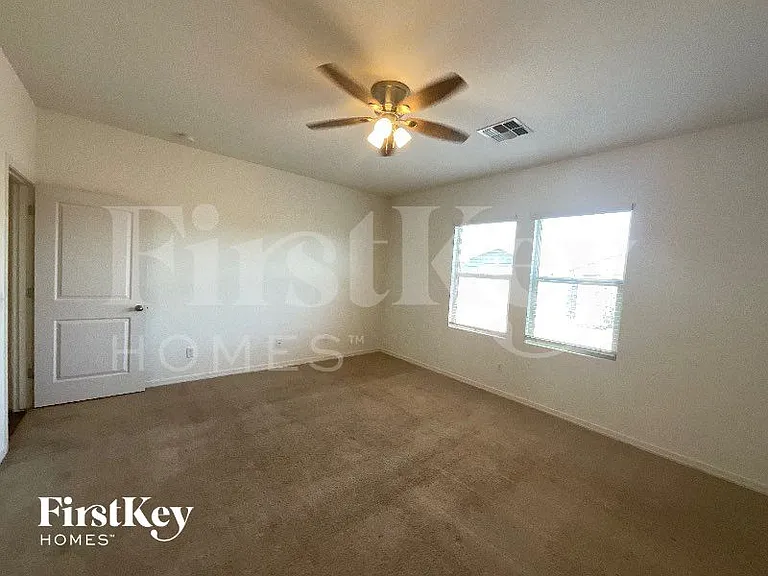 20117 W Woodlands Ave — Photo 8