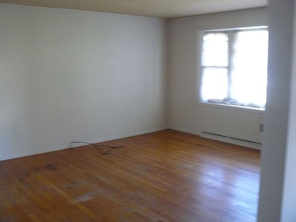 3rd image of 51 Glen Meadows Dr