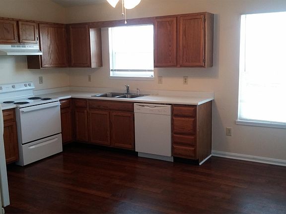 3rd image of 111 Wolfe St