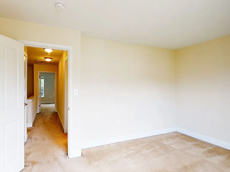 720 Barnes St NE — Photo 32