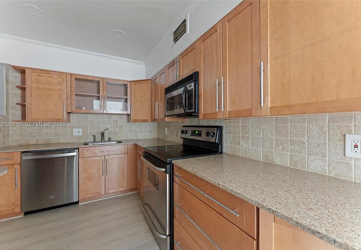 1150 Madruga Ave — Photo 2