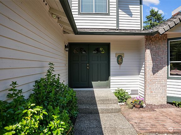 3rd image of 6729 141st St SE