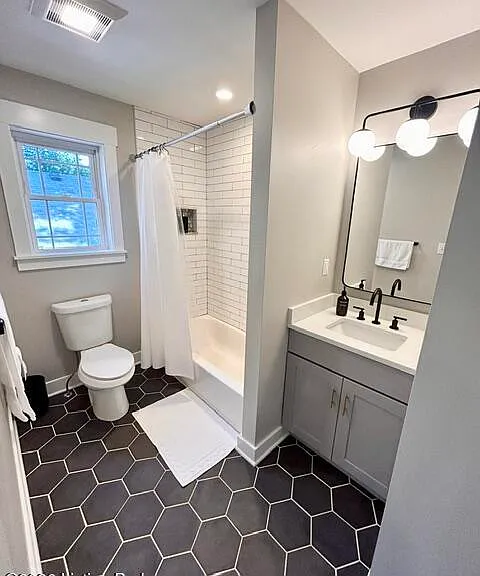 421 Macon Ave — Photo 8