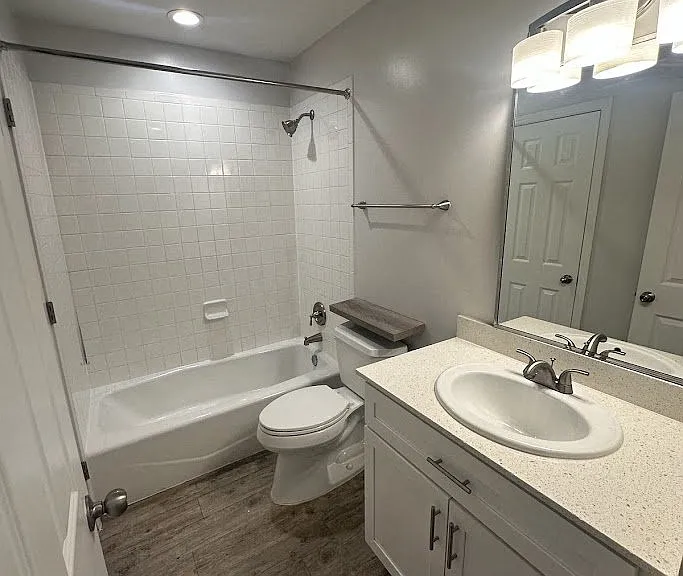 Juniper Springs Apartments — Photo 91