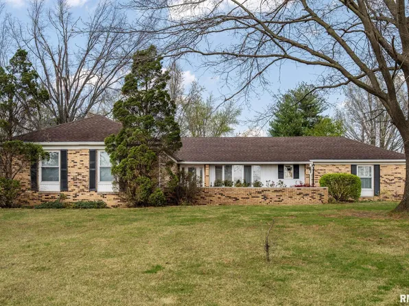 105 Woodlake Ln, Eldorado, IL 62930