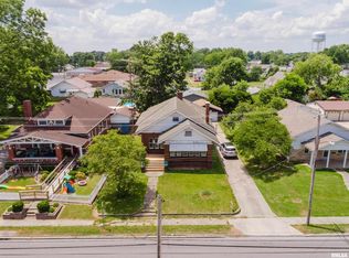 211 N Victor St, Christopher, IL 62822