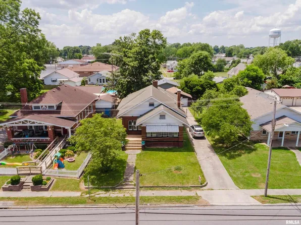 211 N Victor St, Christopher, IL 62822