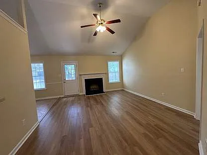 3 bed, 2.0 bath, 1182 sqft, $1,575 — Photo 2
