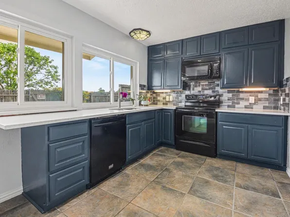5300 Princess Ct, Lake Dallas, TX 75065