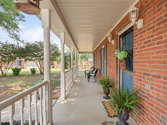 5th image of 2228 Cecille Dr SW