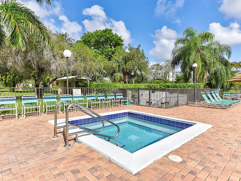2236 N Cypress Bend Dr #508 — Photo 30