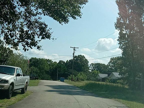 5th image of 4054 Bernard St