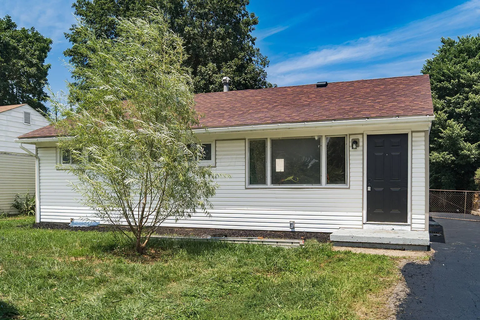 1674 Hopkins Ave photo 1