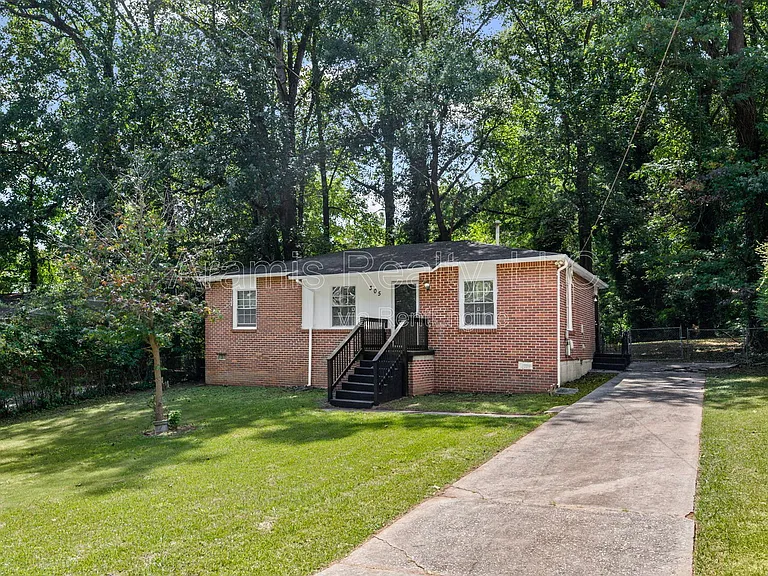 305 Banberry Dr SE — Photo 1