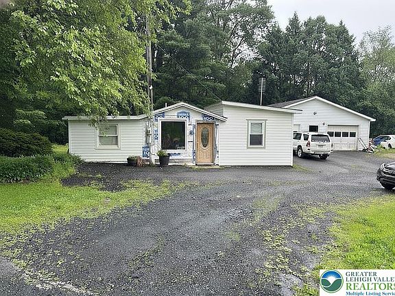 2nd image of 3538 Mountain Rd