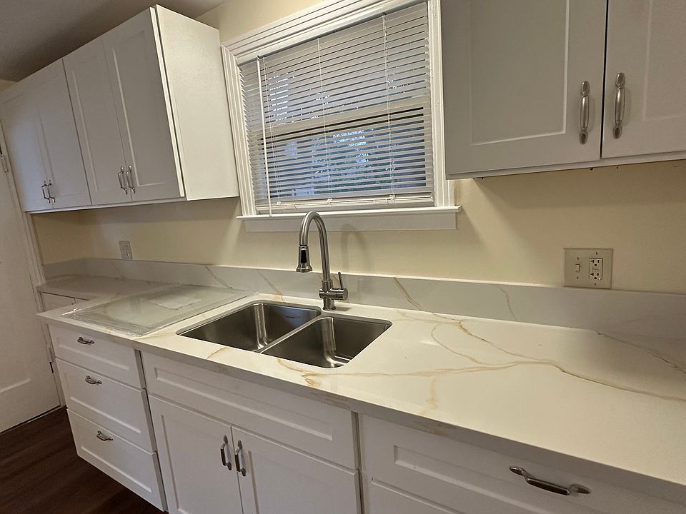 1st image of 413 1/2 14th St #1/2
