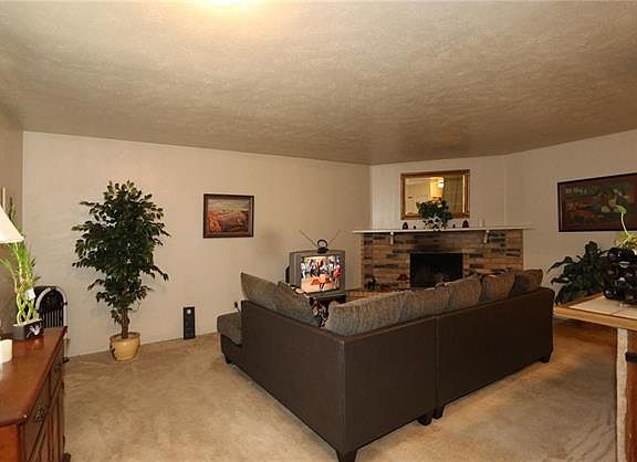 3rd image of 7108 Harwick Ln
