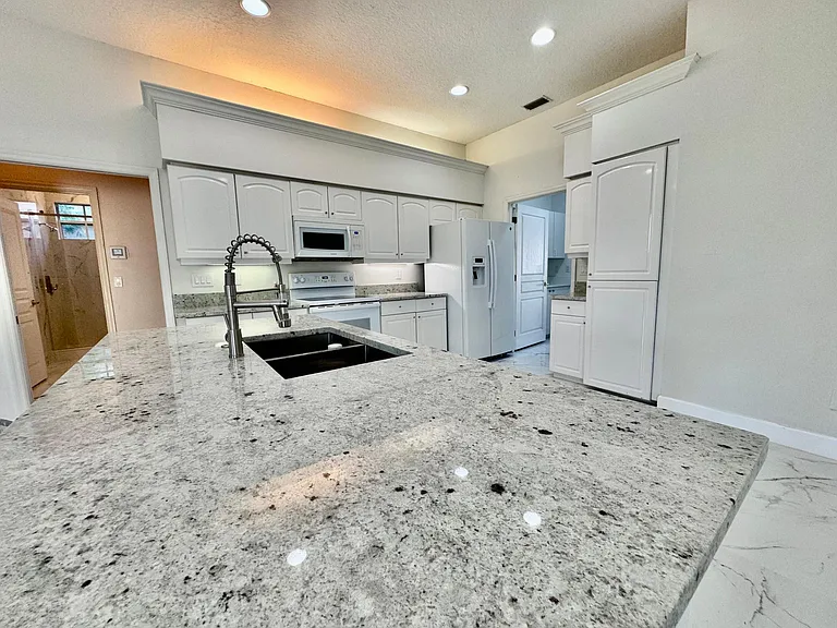 6281 Paradise Island Ct — Photo 13