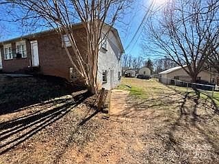 3rd image of 2179 Edgewood Dr