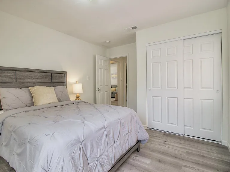 516 Clifton Ave — Photo 13
