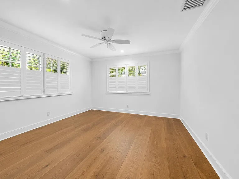 232 Essex Ln — Photo 26