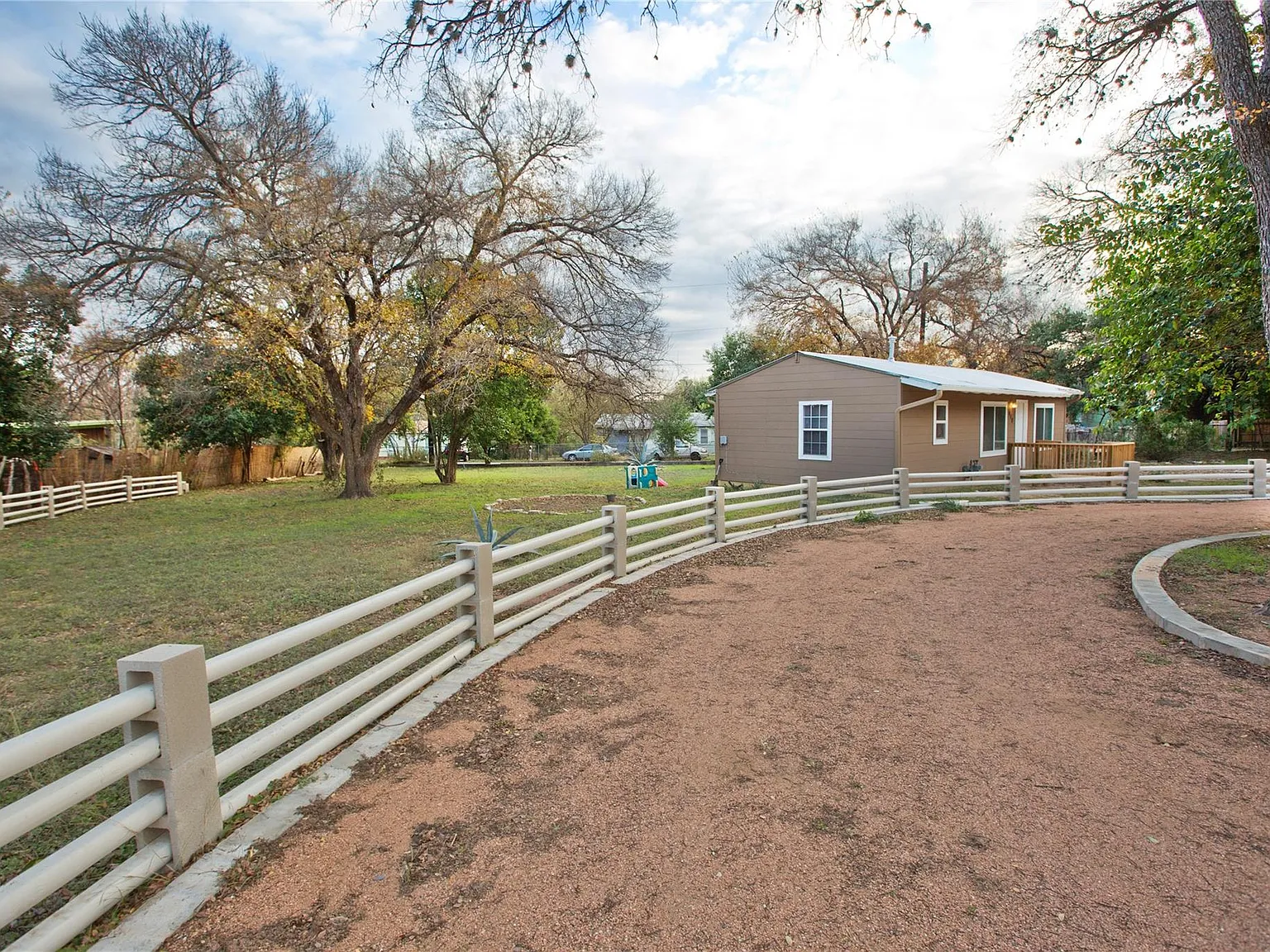 2 bed, 1.0 bath, 684 sqft, $1,550 — Photo 4