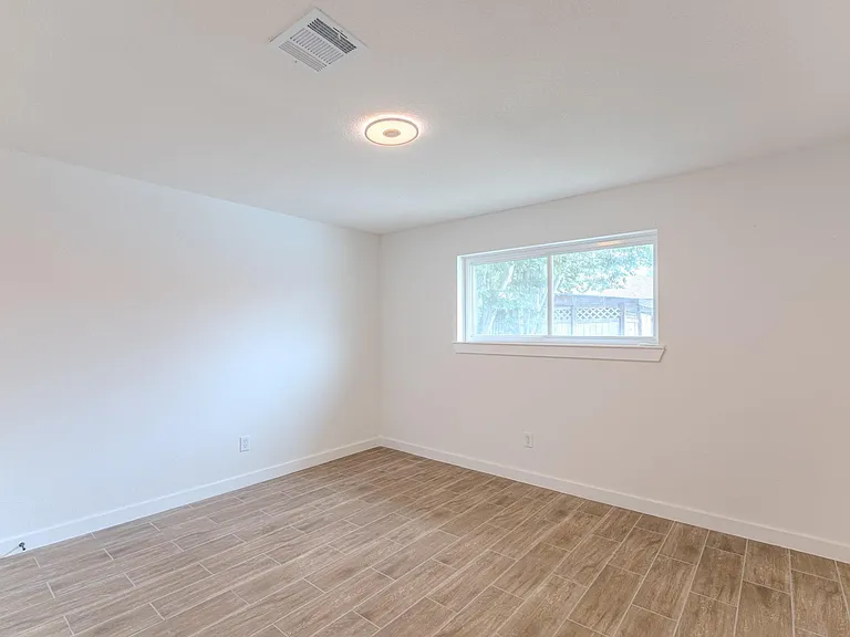 10519 Kirkwren Dr — Photo 23