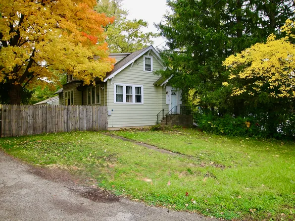 33 Lyndale St, Mundelein, IL 60060