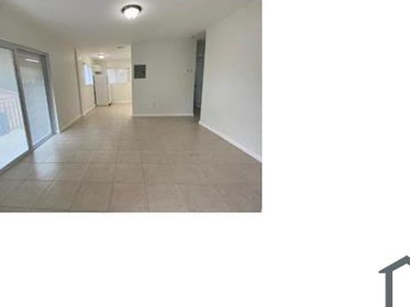 1121 NW 4th St