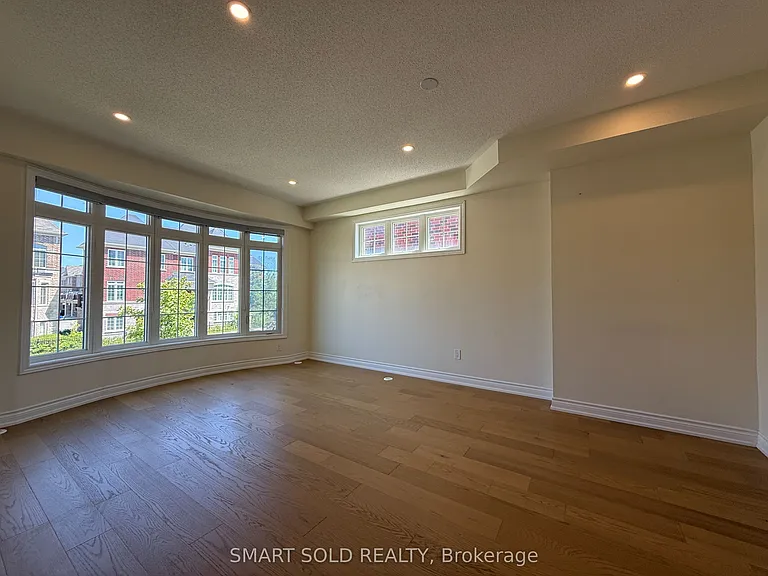 311 Dundas Way — Photo 2