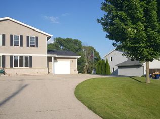 6808 Diane Dr, West Bend, WI