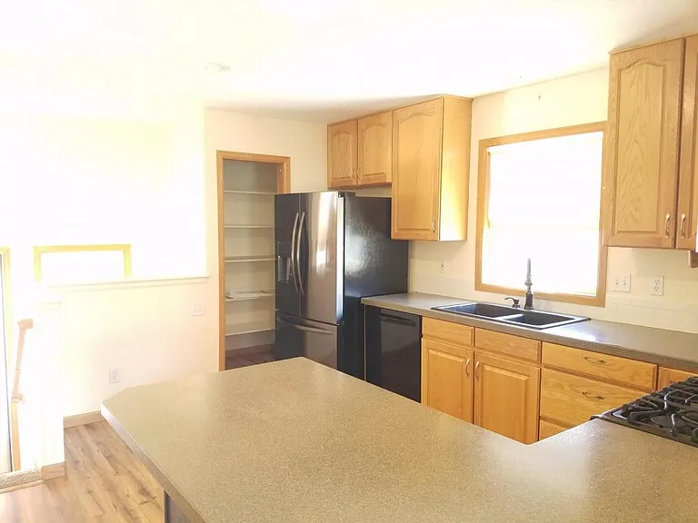 214 E Iowa Ave — Photo 14