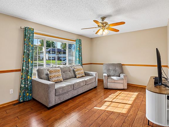 5th image of 625 22nd Ave SW
