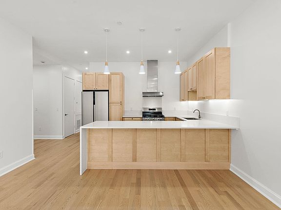 5th image of 153 New York Ave #1