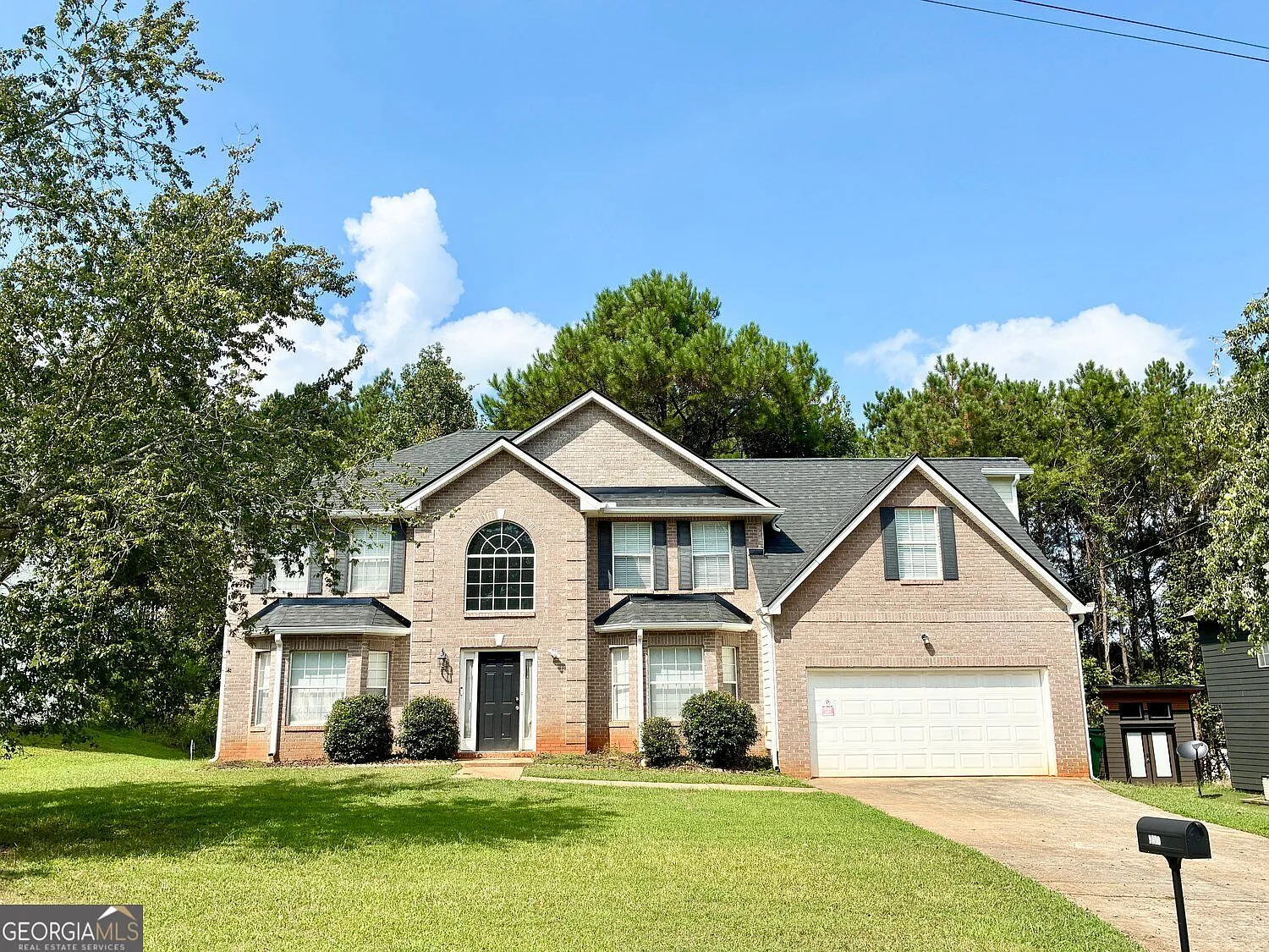 4 bed, 2024 sqft, $2,500 — Photo 1