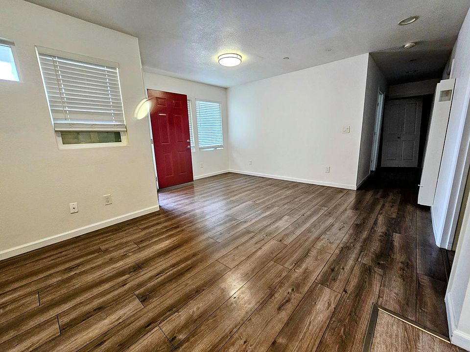 1st image of 2420 Bissell Ave