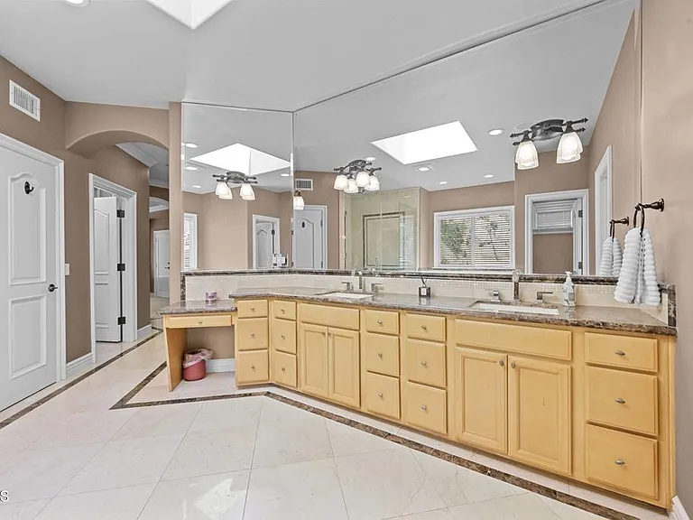 3263 New York Dr — Photo 48