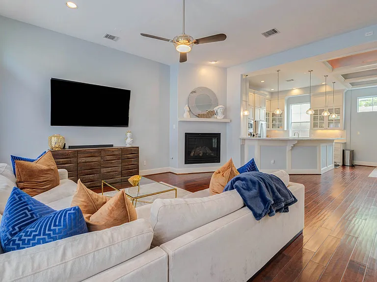 1818 Binz St #D — Photo 13