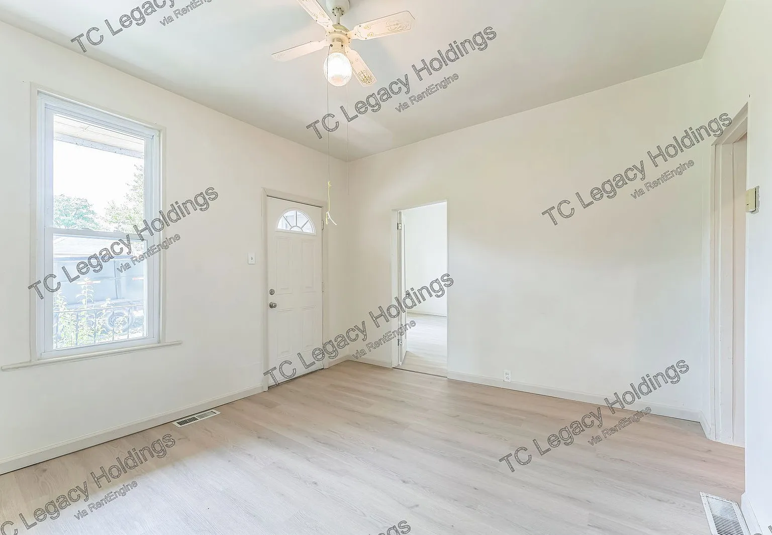 2 bed, 1.0 bath, 839 sqft, $900 — Photo 4