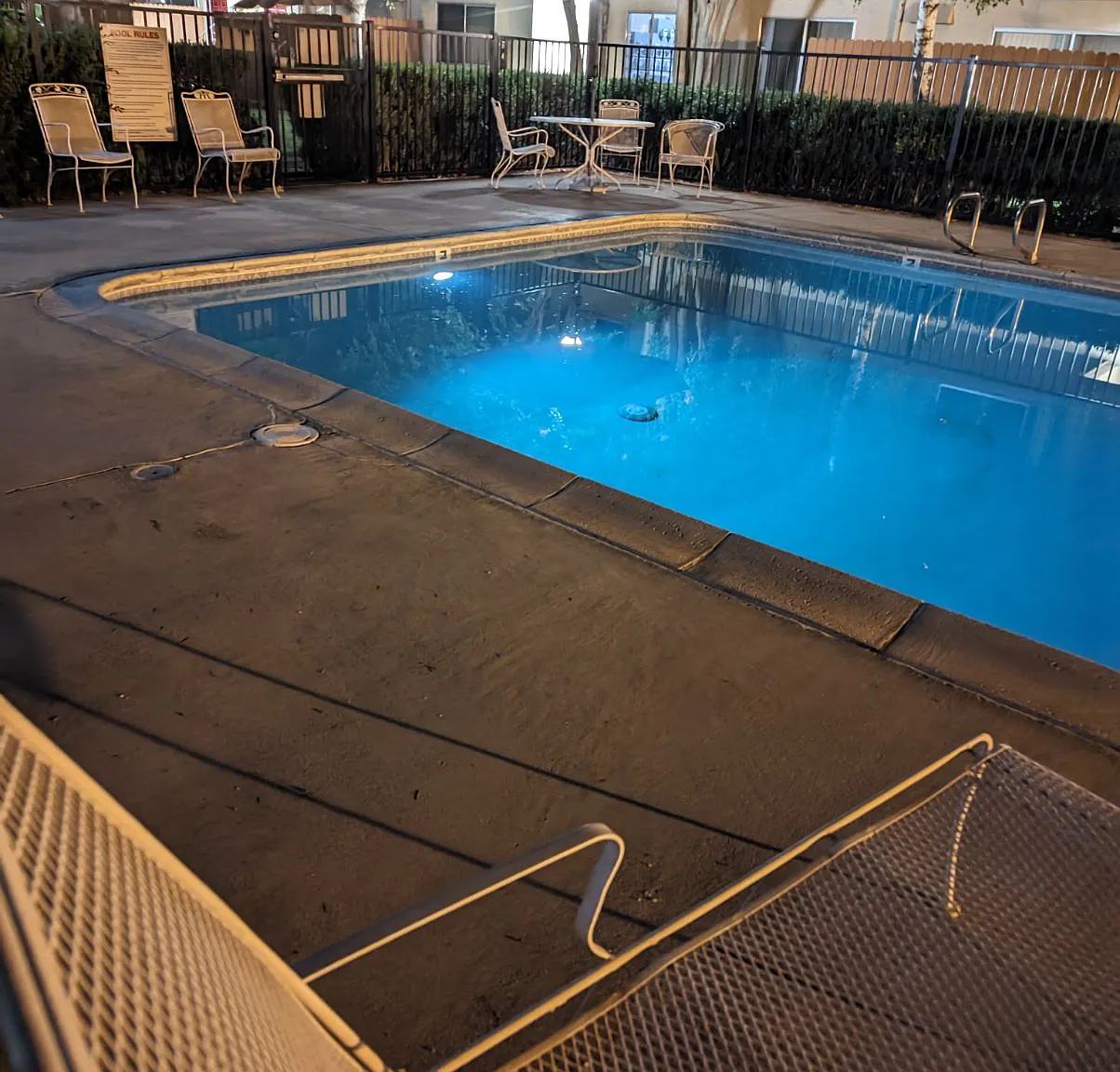 Howe Manor East Apartments — Photo 3