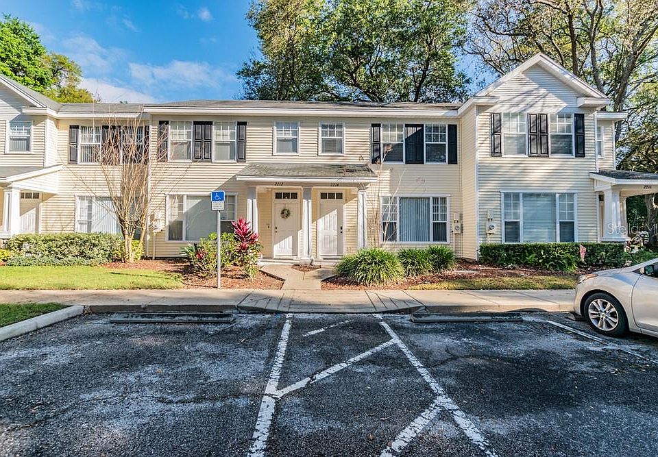 1st image of 2214 Golden Oak Ln