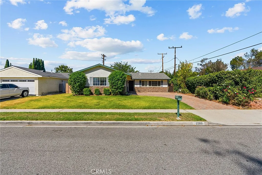 3 bed, 1205 sqft, $3,850 — Photo 3
