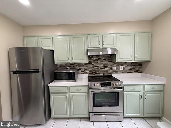 5th image of 258 Green Fern Way