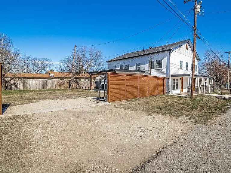 610 E Tyler St — Photo 19