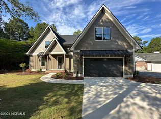 32 Riviera Dr, Pinehurst, NC 28374