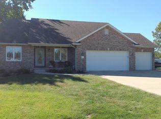 54 Boxwood Ct, Edwardsville, IL 62025